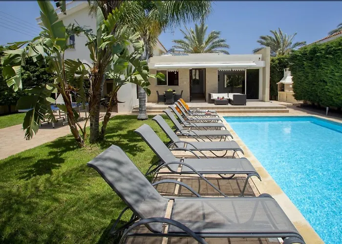 Soothing Sunset Villa With Private Pool, 200M From The Beach